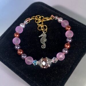 CANDYFROST CURRENT — Handmade Pink & Gold Glass Beaded Bracelet w Seahorse Charm